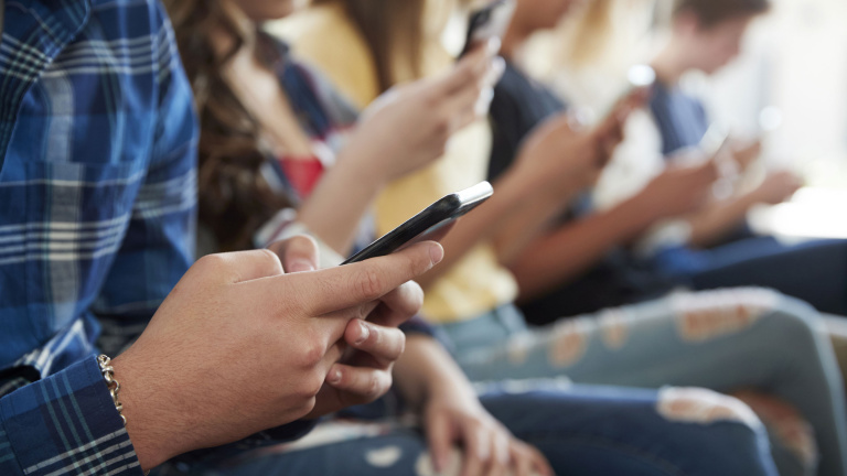 No social media under 16? Proposal causes debate